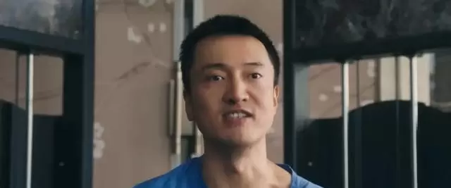 《低智商犯罪》周荣狱中自杀触发真凶双线揭露：表面替罪羊，实为权力棋局中的弃子：现场图