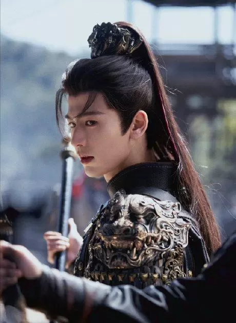 张凌赫《逐玉》双平台破万登顶5月男星热度榜首：资讯配图