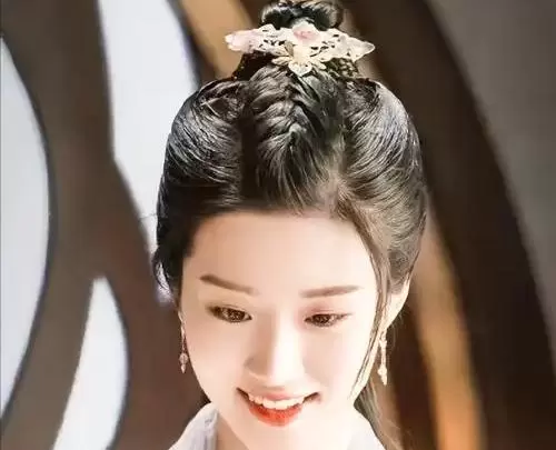 卢昱晓被曝拍摄期间离组观演致剧组停工：资讯配图