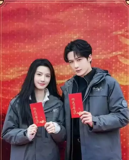 卢昱晓被曝拍摄期间离组观演致剧组停工：现场图